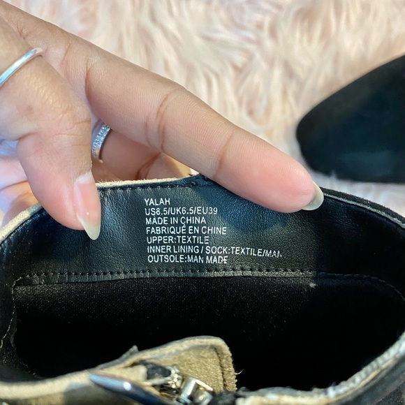 Yalah Side Zip Bootie - Picture 5 of 6